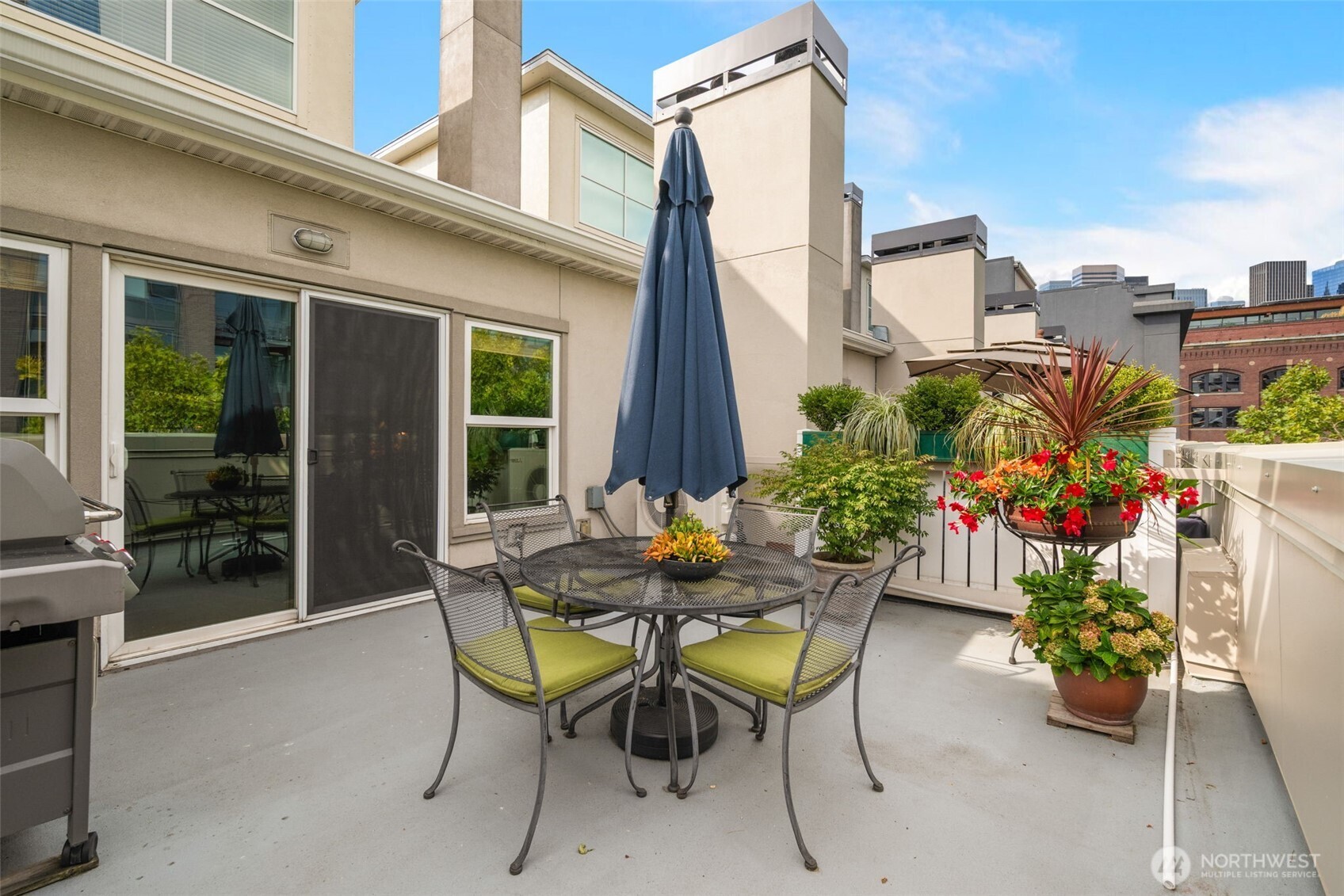 526 1st Avenue South, Unit 511 Seattle, WA 98104 - Photo 32 of 36 a view of an outdoor seating area