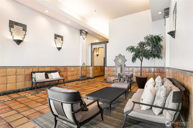 $899,000 | 526 1st Avenue South, Unit 511, Seattle, WA 98104