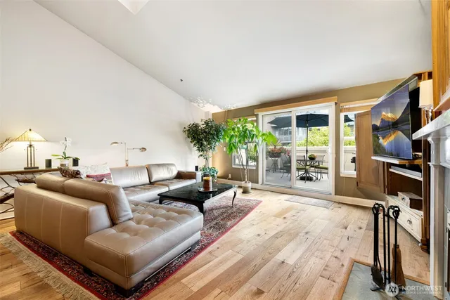 $899,000 | 526 1st Avenue South, Unit 511, Seattle, WA 98104