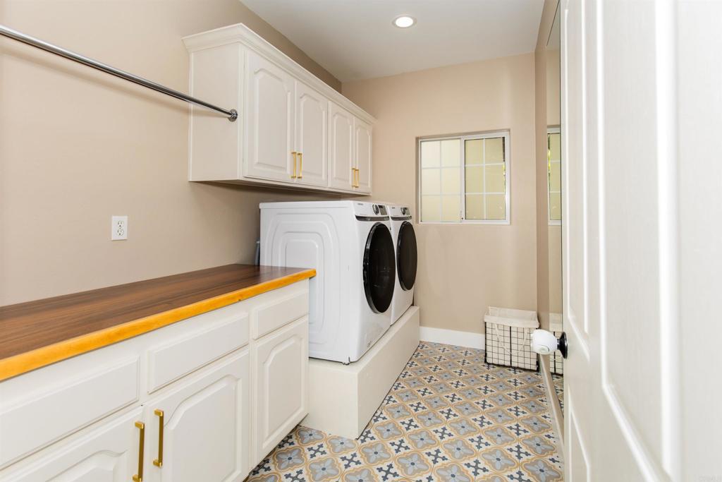 22544 Tombill Road Ramona, CA 92065 - Photo 28 of 74 a bathroom with a sink a toilet and a shower