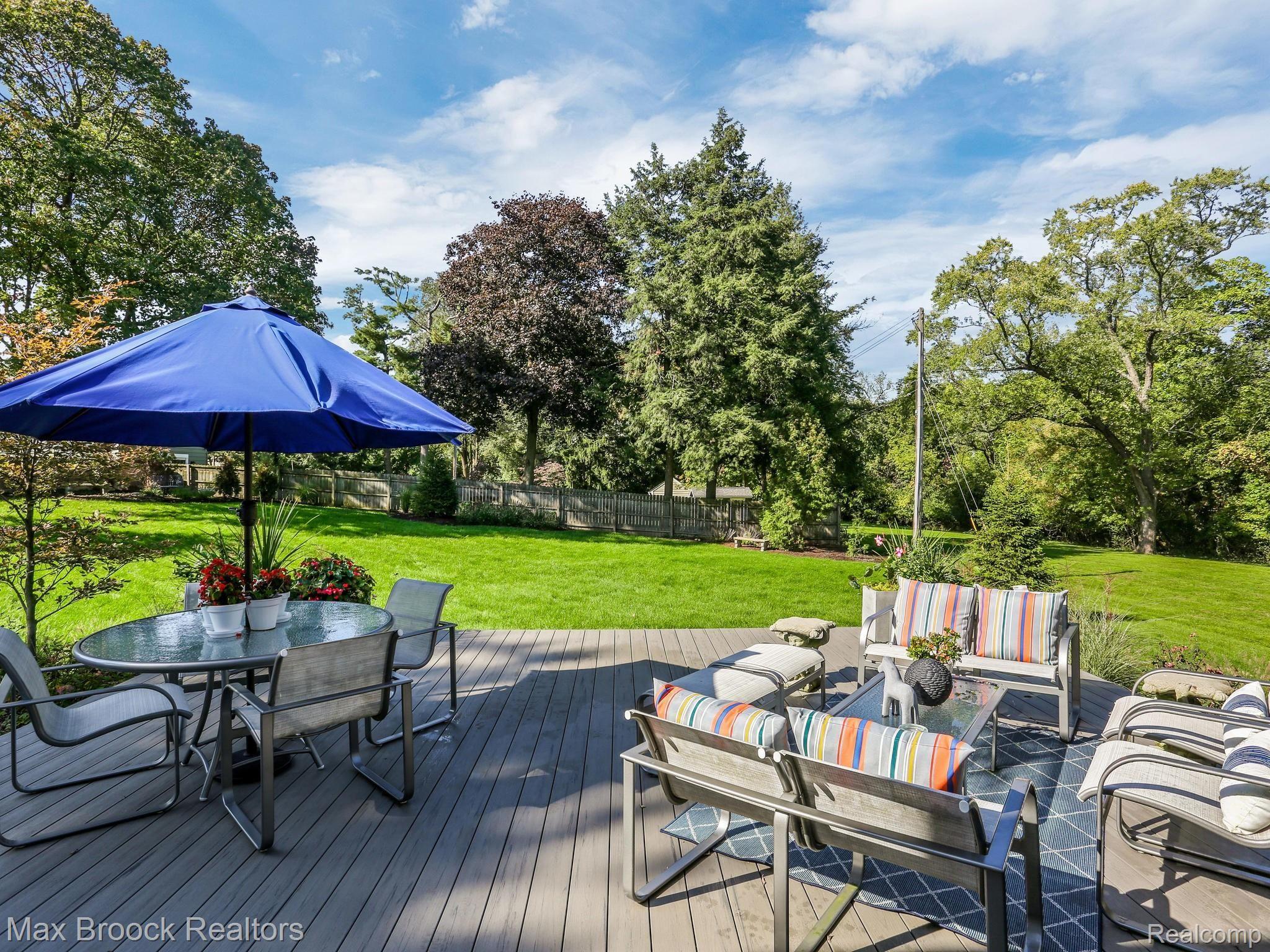 1048 Southfield Road Birmingham, MI 48009 - Photo 44 of 47 Oversize Trex deck