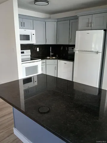 $579,990 | 4 Mercury Avenue, East Patchogue, NY 11772