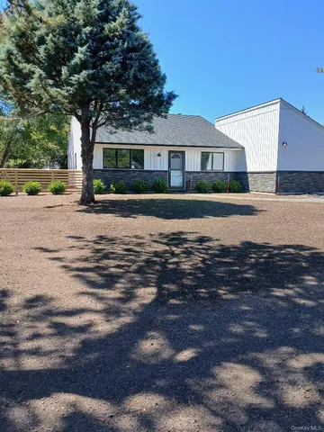 $579,990 | 4 Mercury Avenue, East Patchogue, NY 11772