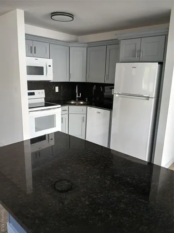 $579,990 | 4 Mercury Avenue, East Patchogue, NY 11772