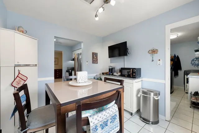 $399,000 | 100 Des Plaines Lane, Hoffman Estates, IL 60169