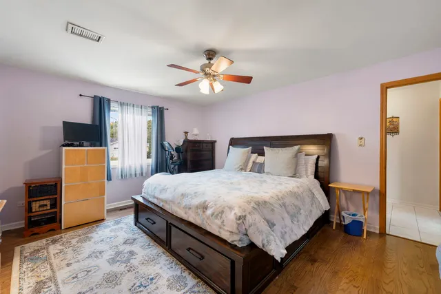 $399,000 | 100 Des Plaines Lane, Hoffman Estates, IL 60169