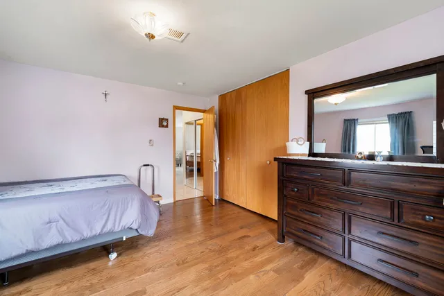 $399,000 | 100 Des Plaines Lane, Hoffman Estates, IL 60169