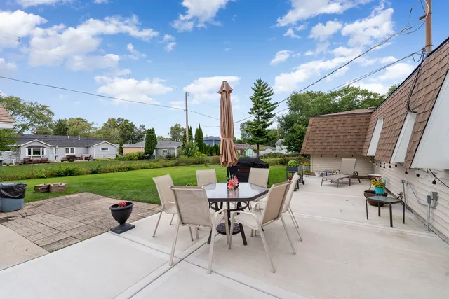 $399,000 | 100 Des Plaines Lane, Hoffman Estates, IL 60169