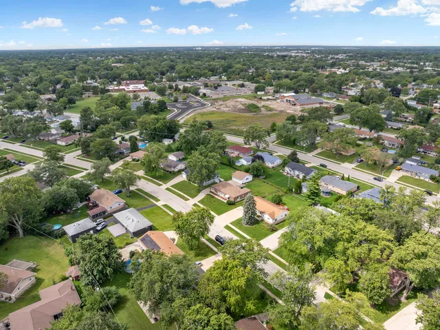 $399,000 | 100 Des Plaines Lane, Hoffman Estates, IL 60169