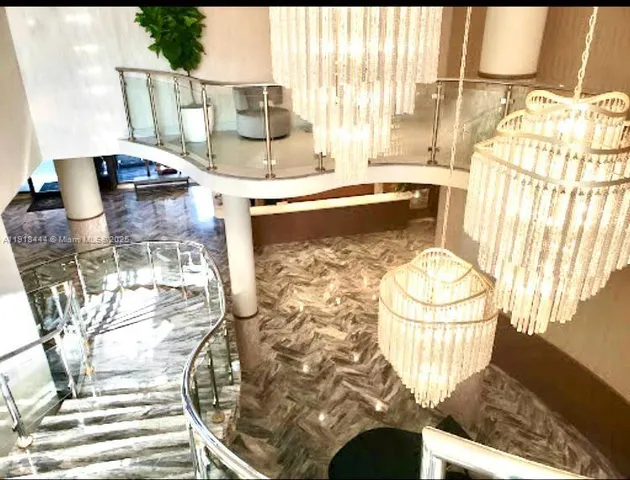 $3,200 | 5401 Collins Avenue, Unit 814, Miami Beach, FL 33140