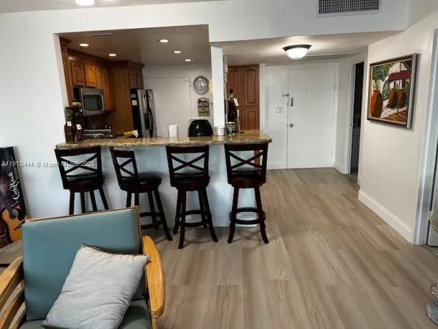 $3,200 | 5401 Collins Avenue, Unit 814, Miami Beach, FL 33140