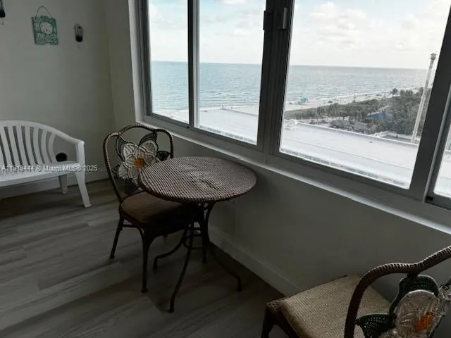 $3,200 | 5401 Collins Avenue, Unit 814, Miami Beach, FL 33140
