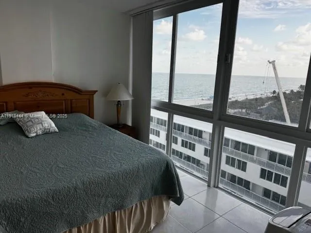 $3,200 | 5401 Collins Avenue, Unit 814, Miami Beach, FL 33140