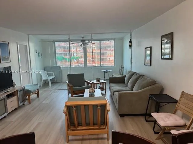 $3,200 | 5401 Collins Avenue, Unit 814, Miami Beach, FL 33140