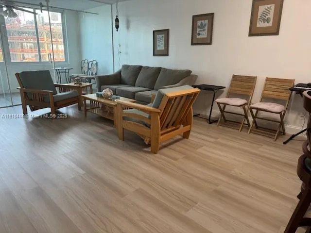 $3,200 | 5401 Collins Avenue, Unit 814, Miami Beach, FL 33140