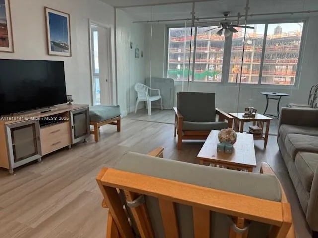 $3,200 | 5401 Collins Avenue, Unit 814, Miami Beach, FL 33140