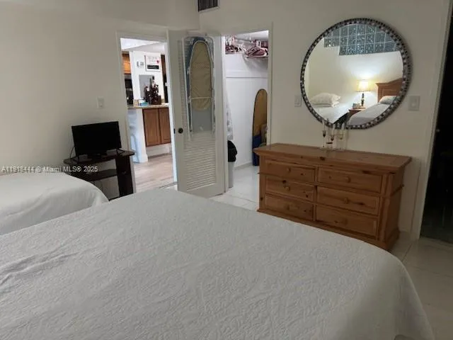 $3,200 | 5401 Collins Avenue, Unit 814, Miami Beach, FL 33140