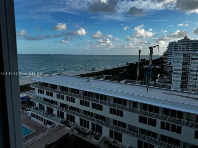 $3,200 | 5401 Collins Avenue, Unit 814, Miami Beach, FL 33140