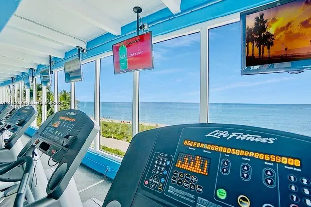 $3,200 | 5401 Collins Avenue, Unit 814, Miami Beach, FL 33140