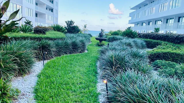 $3,200 | 5401 Collins Avenue, Unit 814, Miami Beach, FL 33140