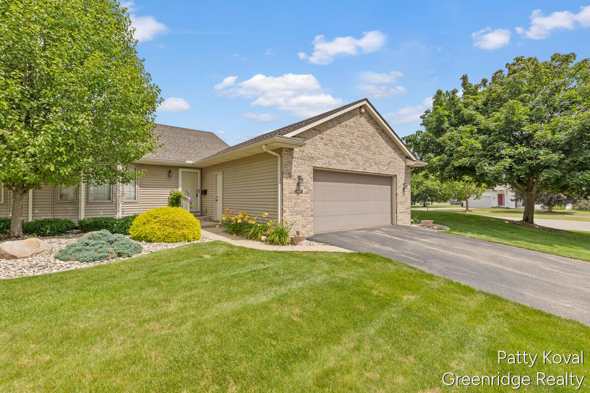 447 Falcon Drive Wayland, MI 49348 - Photo 2 of 30 Spacious 3 Bed 2 bath condo