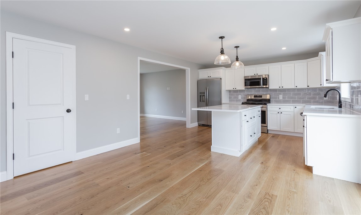 35 Glendale Road Tiverton, RI 02878 - Photo 10 of 47 Dining Area