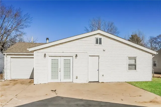 $1,750 | 2403 Northeast Pursell Road, Kansas City, MO 64118