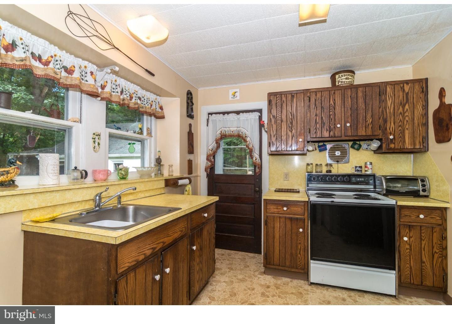 8014 Covered Bridge Road Quakertown, PA 18951 - Photo 9 of 19 Kitchen