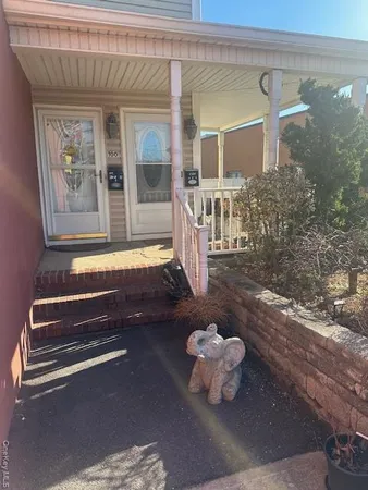 $3,200 | 100 Merrick Road, Lynbrook, NY 11563