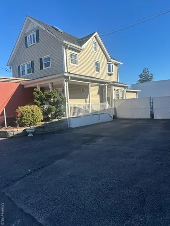 $3,200 | 100 Merrick Road, Lynbrook, NY 11563