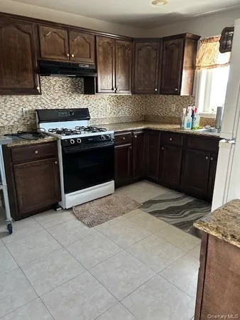 $3,200 | 100 Merrick Road, Lynbrook, NY 11563