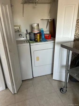 $3,200 | 100 Merrick Road, Lynbrook, NY 11563