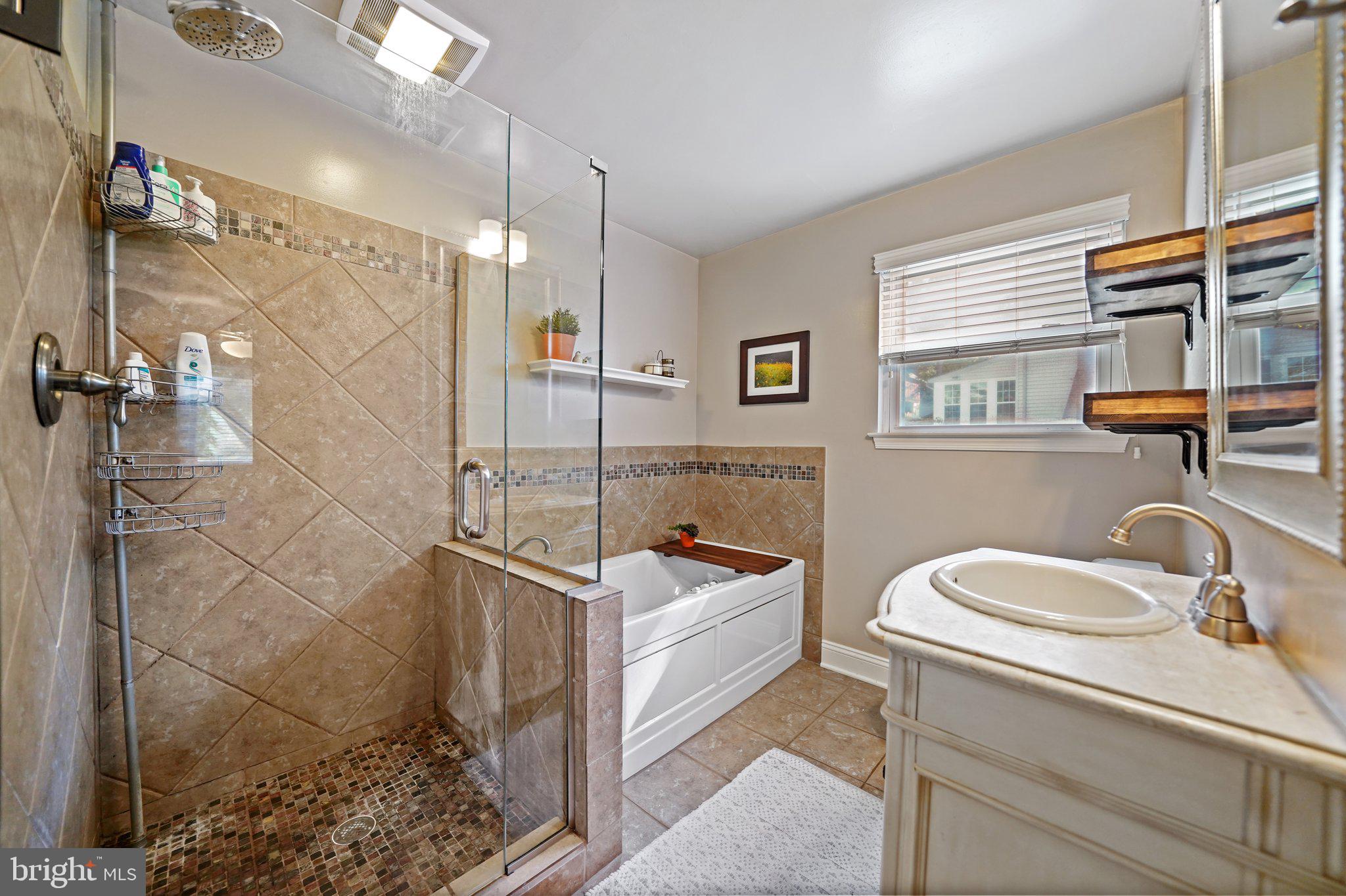 726 Cedar Grove Road Broomall, PA 19008 - Photo 12 of 28 Ensuite Primary Bathroom