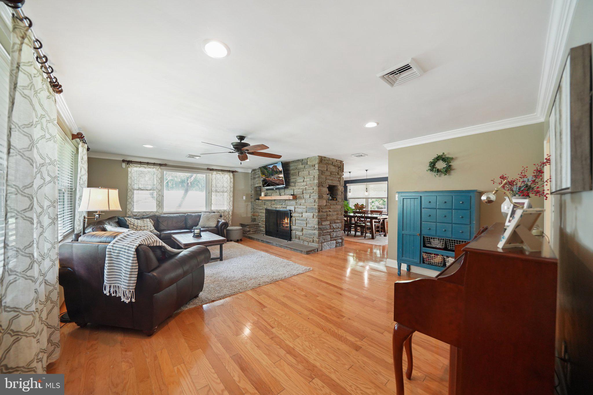 726 Cedar Grove Road Broomall, PA 19008 - Photo 3 of 28 Gallery Image 3