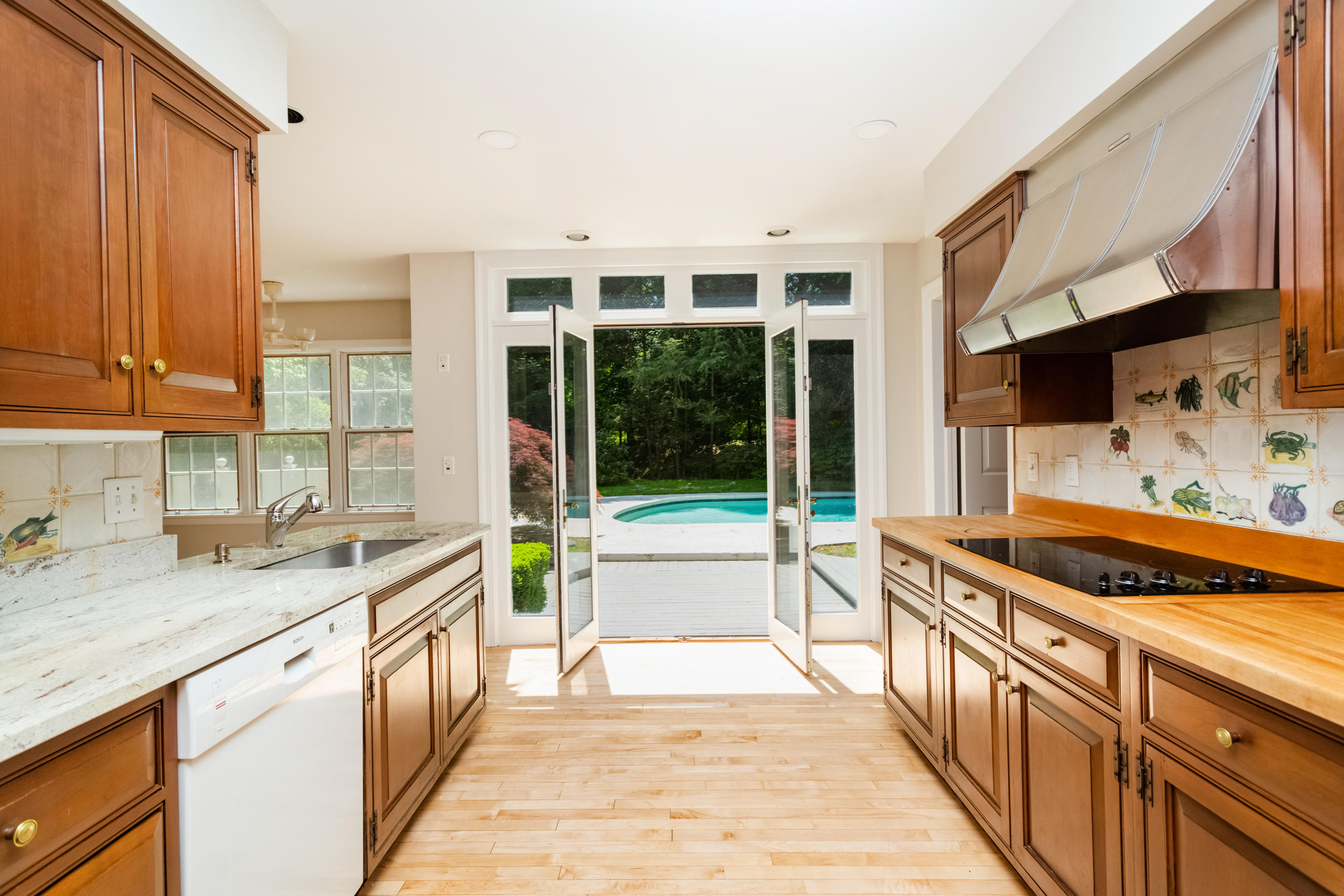 36 Locust Hill Road Darien, CT 06820 - Photo 13 of 40 a kitchen that has a sink and a stove