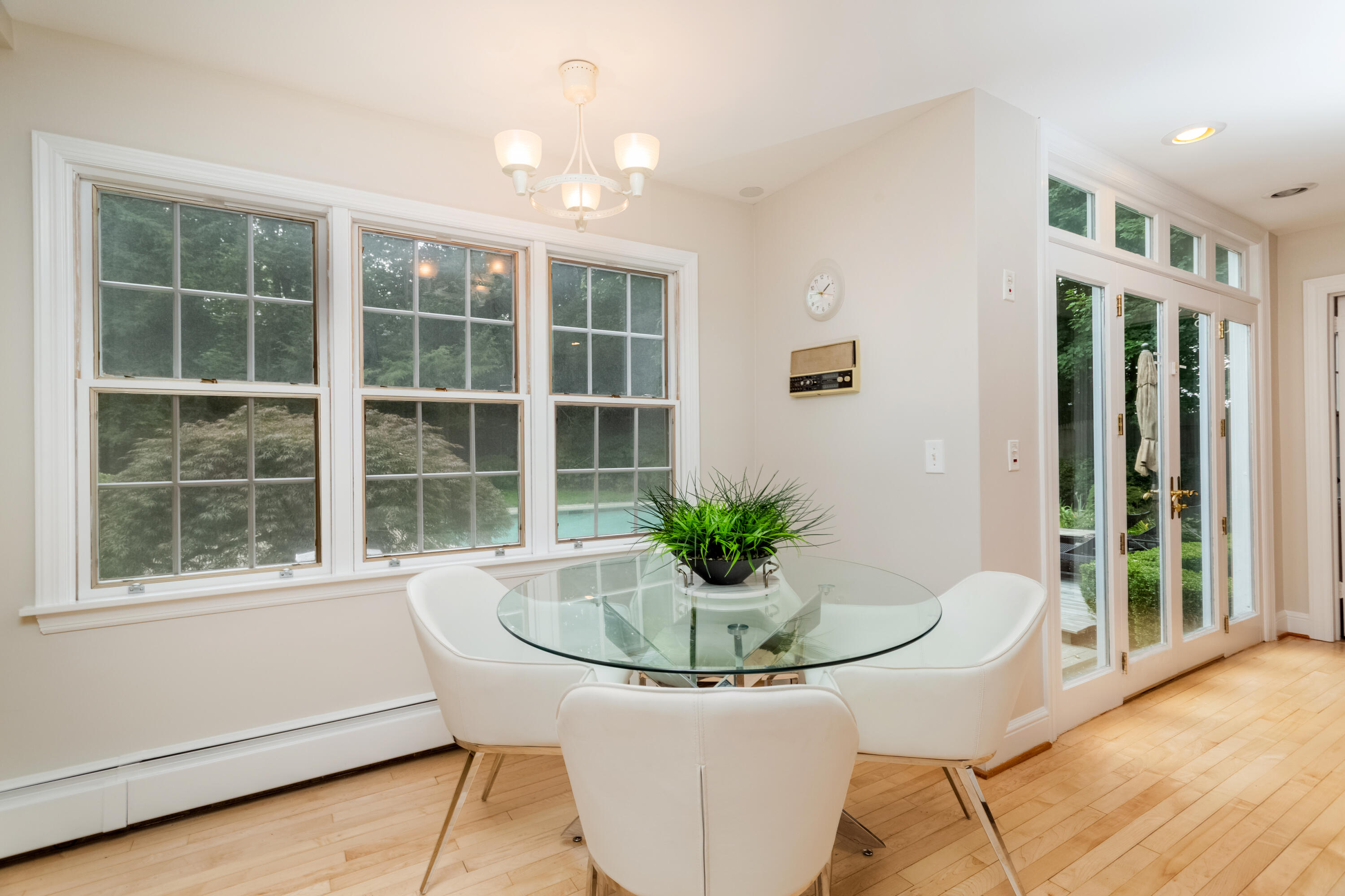 36 Locust Hill Road Darien, CT 06820 - Photo 10 of 40 a living room with furniture and a potted plant