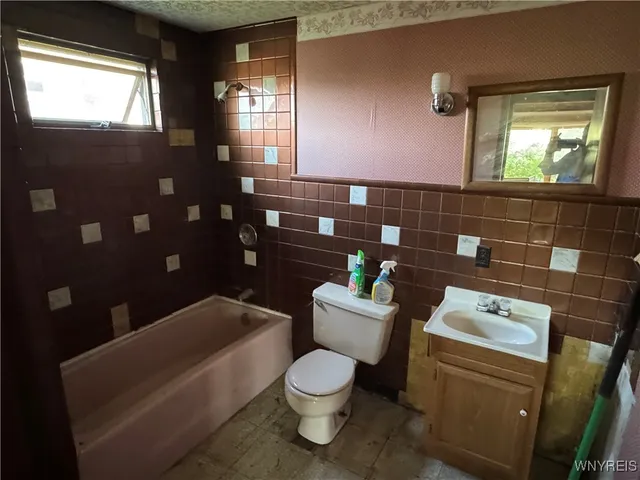 $419,000 | 20 East Avenue, West Seneca, NY 14224