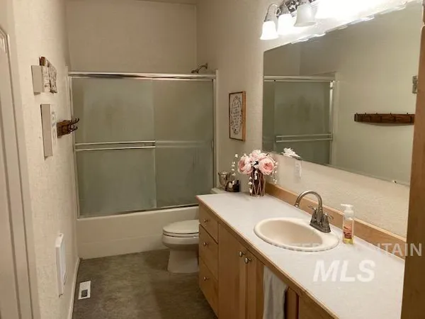 $969,500 | 517 Oleander Road, Ontario, OR 97914