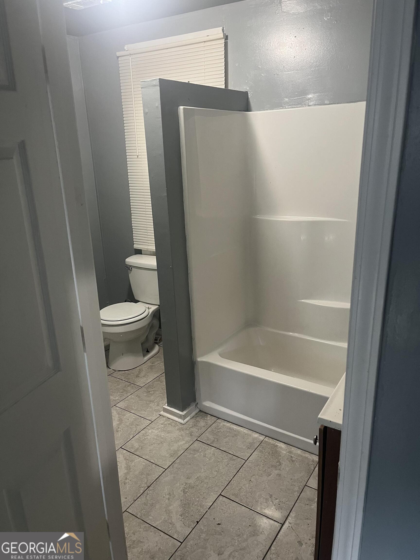 821 Beckwith Street Southwest Atlanta, GA 30314 - Photo 12 of 16 a bathroom with a toilet and a bathtub