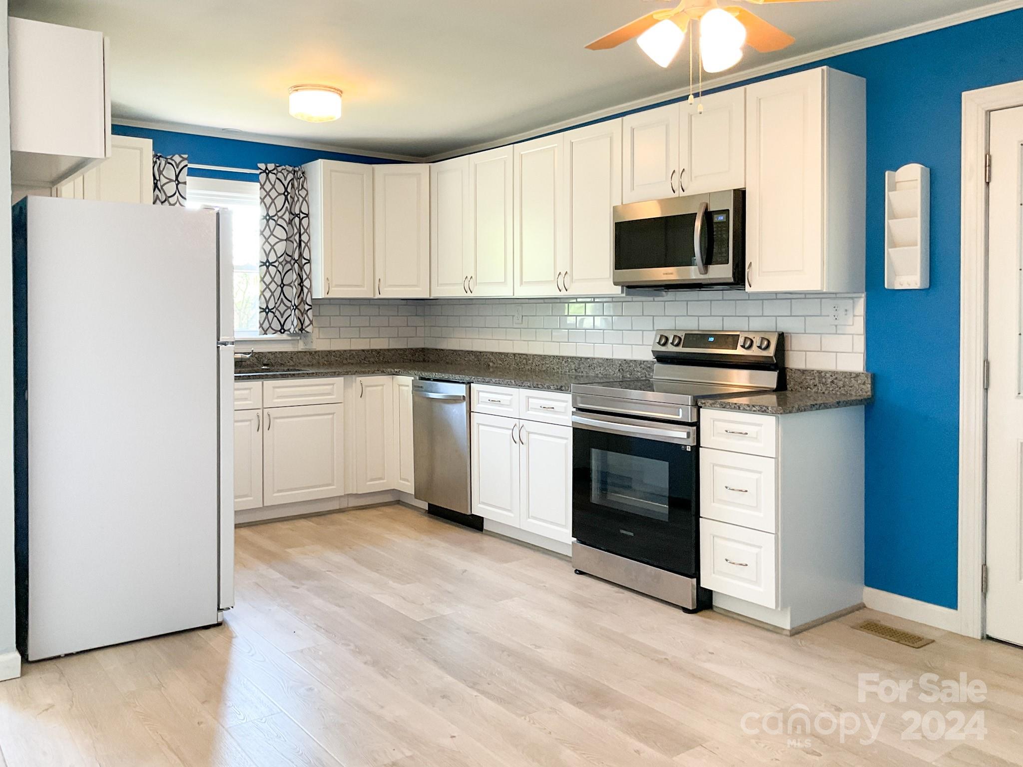 2207 East Lee Road Taylors, SC 29687 - Photo 6 of 23 Gallery Image 6