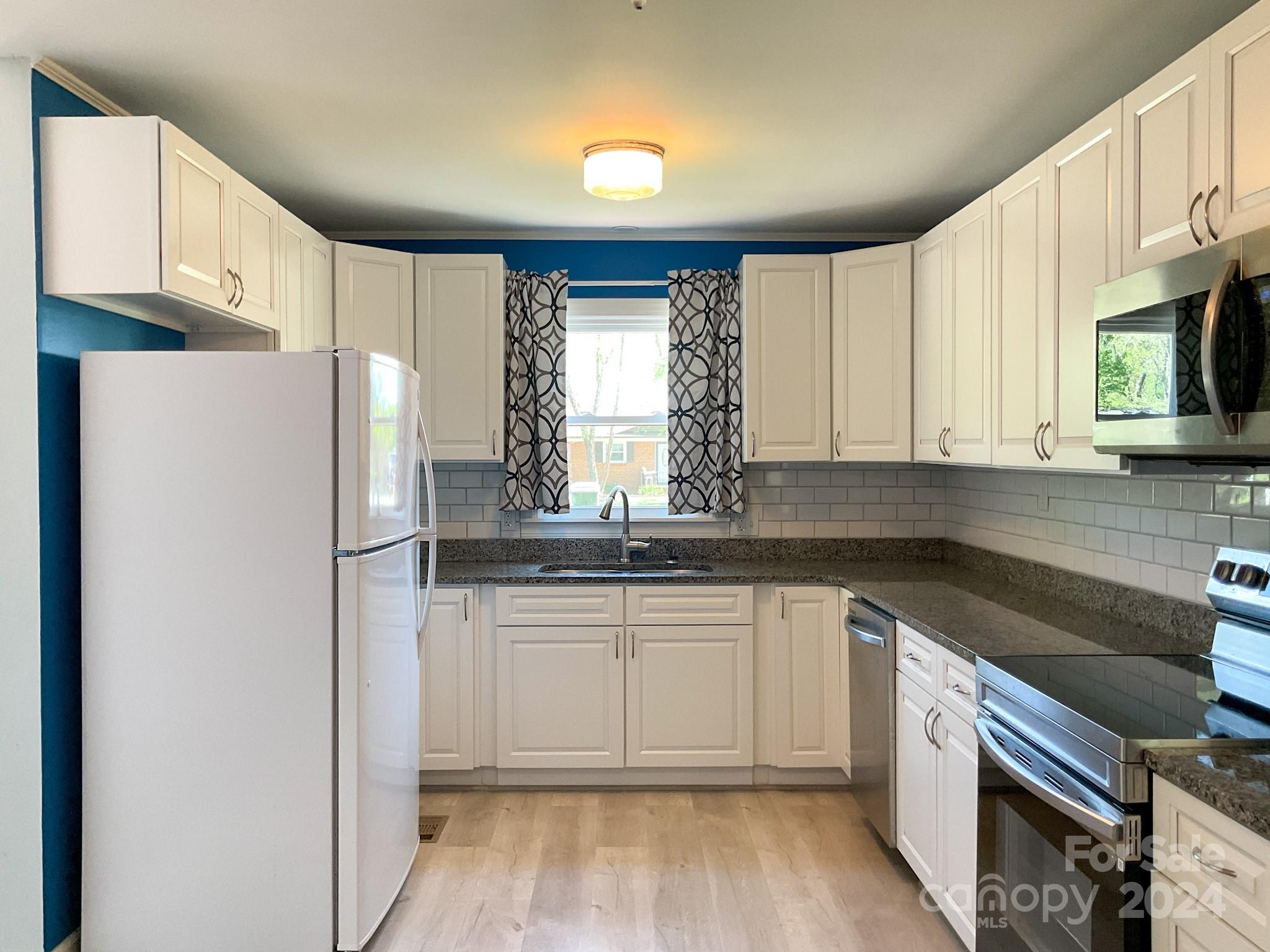 2207 East Lee Road Taylors, SC 29687 - Photo 8 of 23 Gallery Image 8