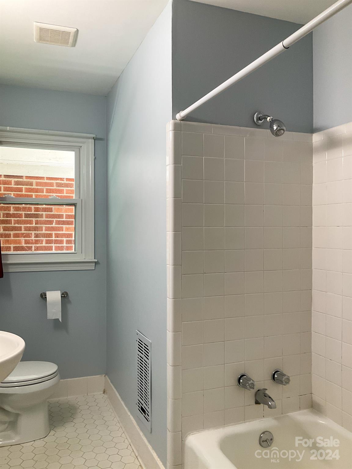 2207 East Lee Road Taylors, SC 29687 - Photo 10 of 23 Gallery Image 10