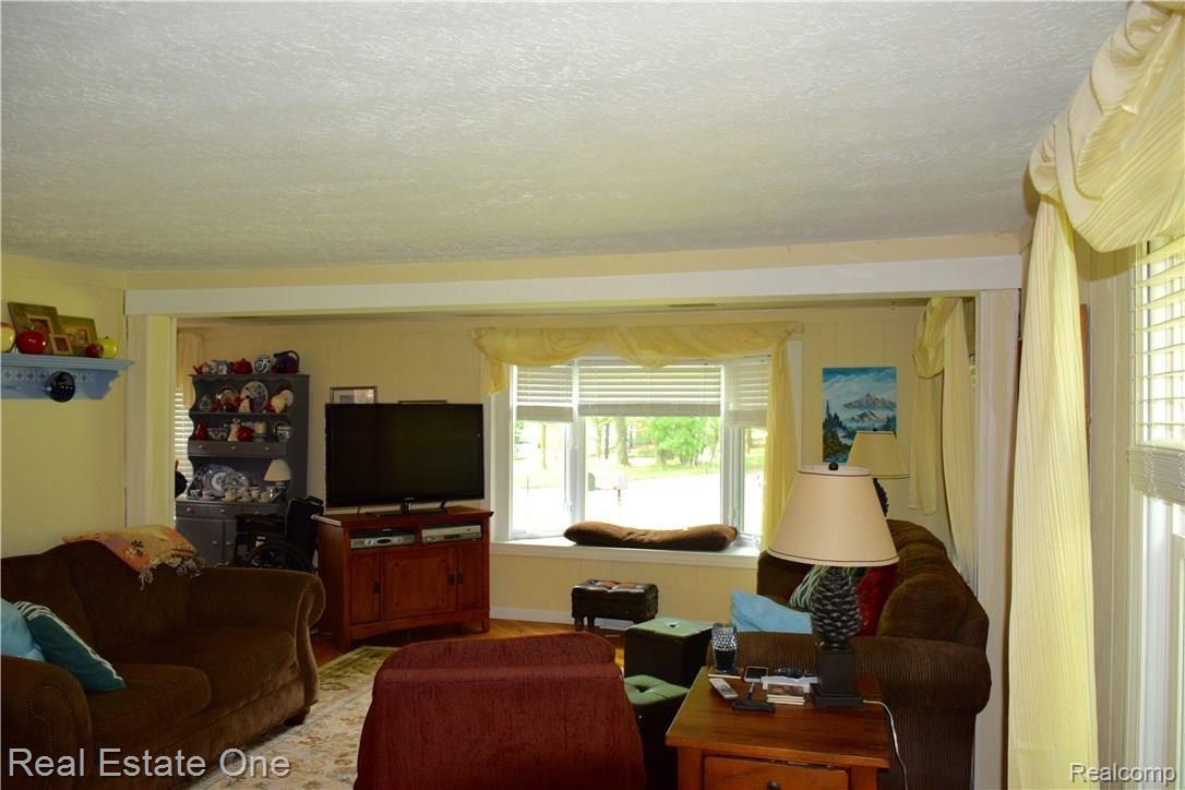 8845 Bishop Road Brighton, MI 48116 - Photo 23 of 31 DSC_0014.jpg