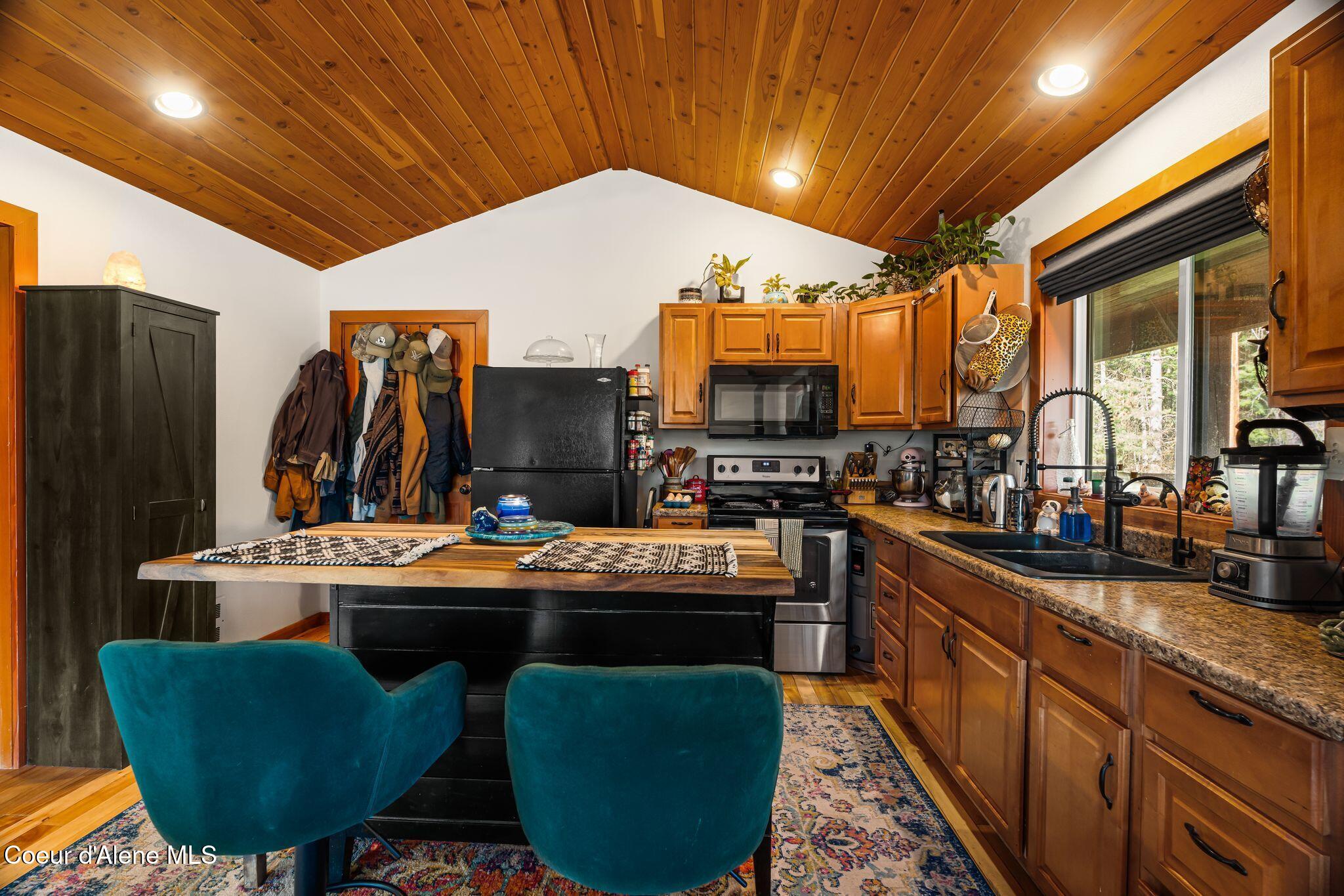 77 Fall Creek Road Naples, ID 83847 - Photo 11 of 41 Kitchen