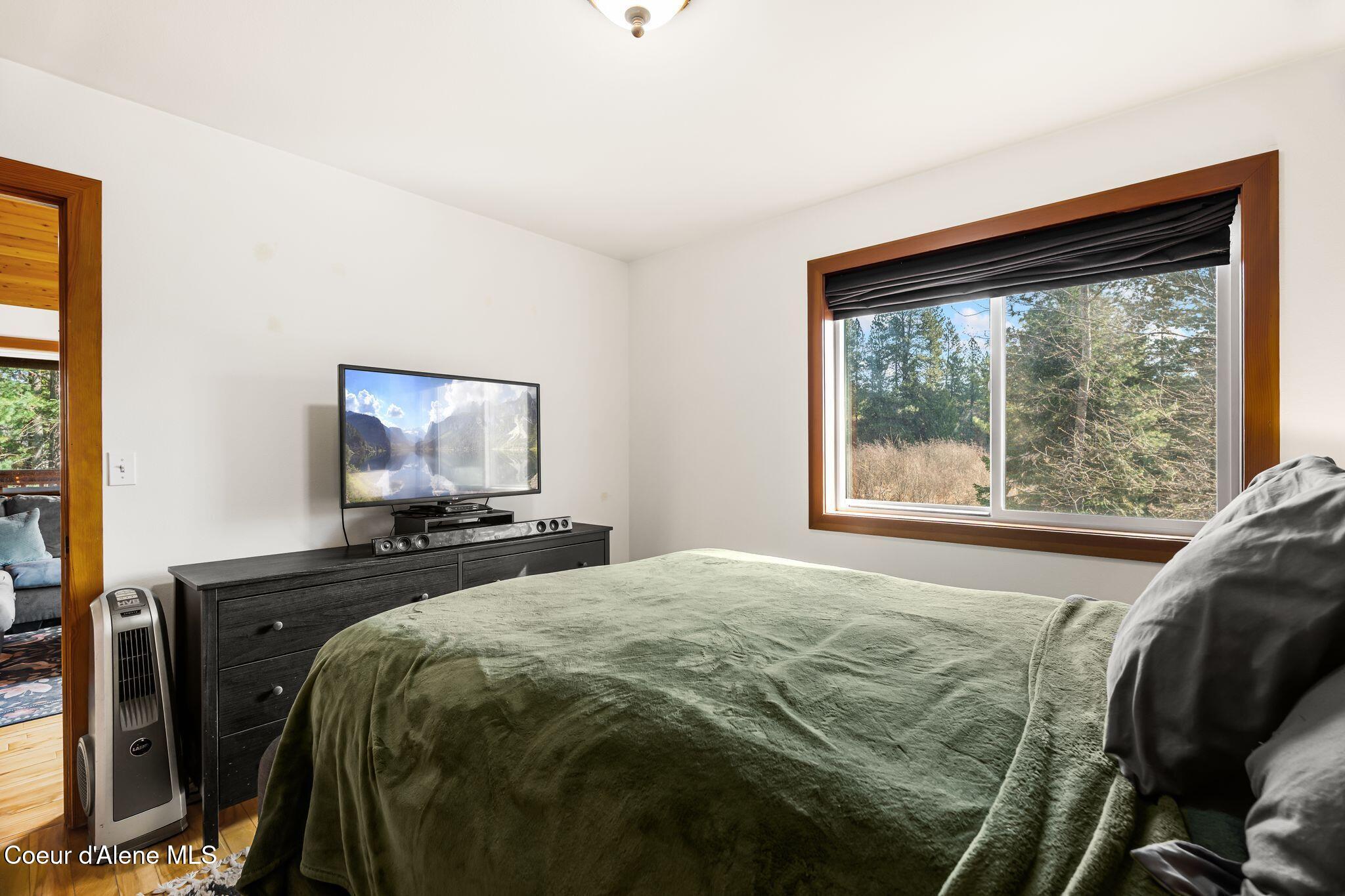 77 Fall Creek Road Naples, ID 83847 - Photo 14 of 41 Master Bedroom