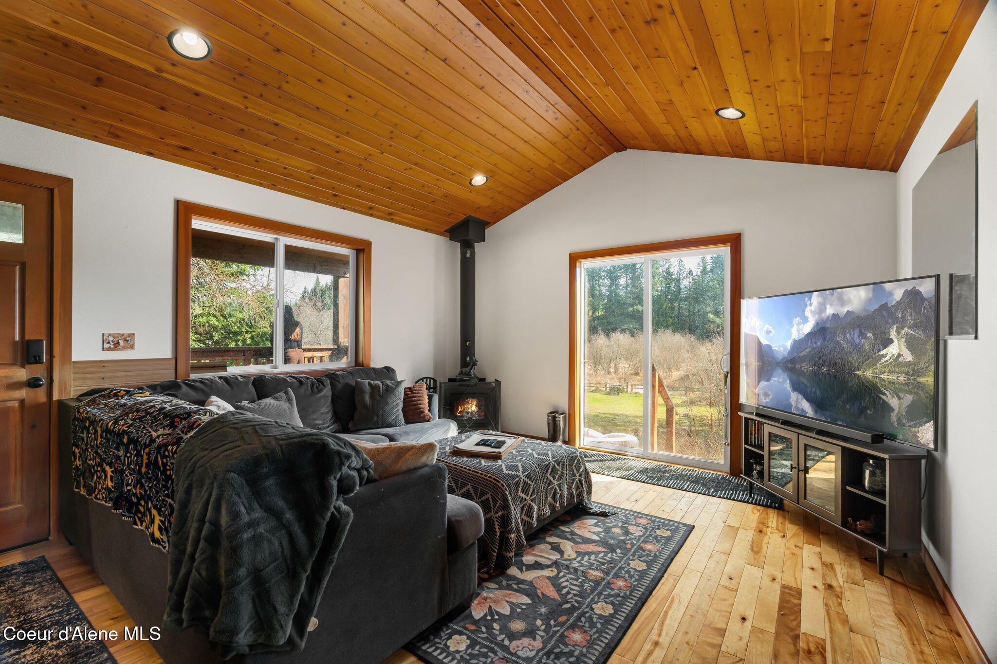 77 Fall Creek Road Naples, ID 83847 - Photo 5 of 41 Living