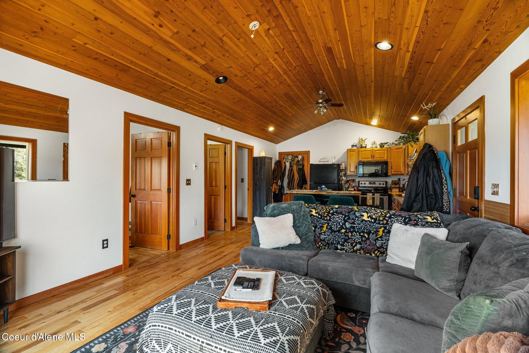 77 Fall Creek Road Naples, ID 83847 - Photo 6 of 41 Living