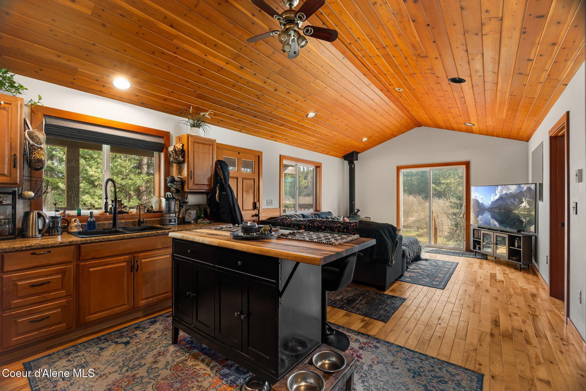 77 Fall Creek Road Naples, ID 83847 - Photo 8 of 41 Kitchen