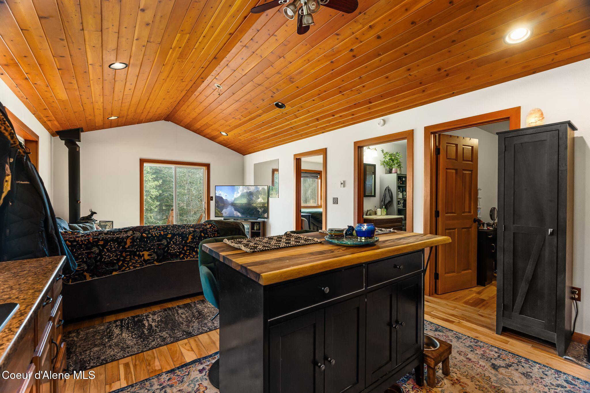 77 Fall Creek Road Naples, ID 83847 - Photo 9 of 41 Kitchen