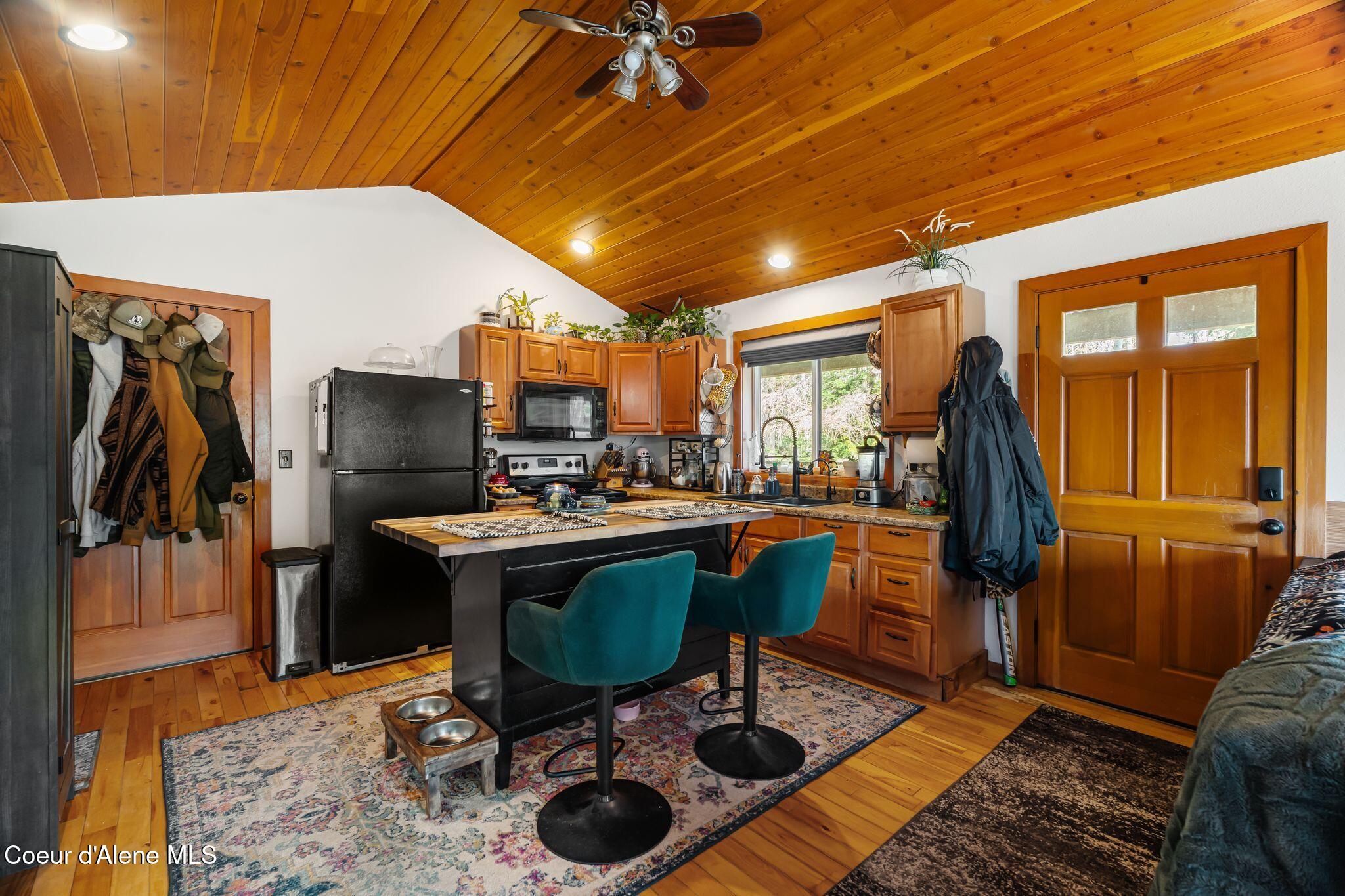 77 Fall Creek Road Naples, ID 83847 - Photo 10 of 41 Kitchen